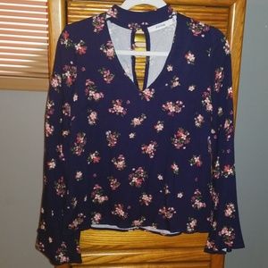 bell sleeve floral choker